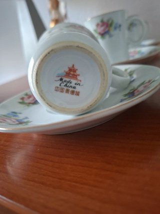 Juego de café de porcelana con flores