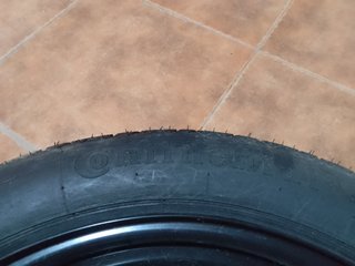 Rueda de repuesto sin usar