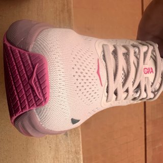 Zapatillas Hoka Running Rosa y Blanco