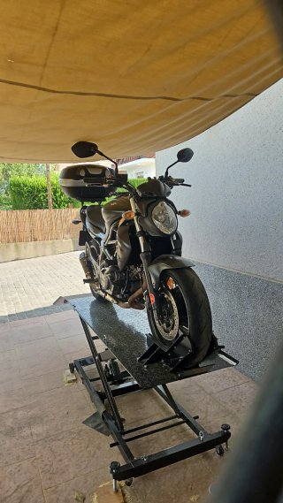 Moto Suzuki Gladius 650 12/2014 limitable A2