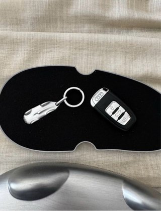 Merchandising Audi: Llavero y Llave USB Sin abrir