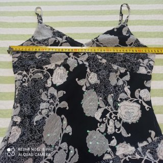 Vestido midi floral negro y blanco