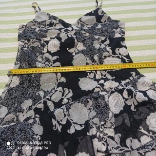 Vestido midi floral negro y blanco