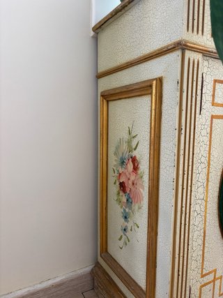 Aparador antiguo italiano pintado a mano