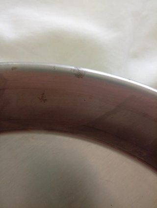 Paellera de acero con asas rojas