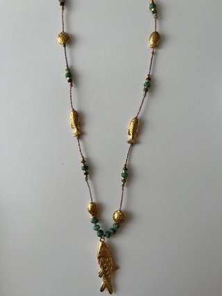 Collar pez dorado y verde