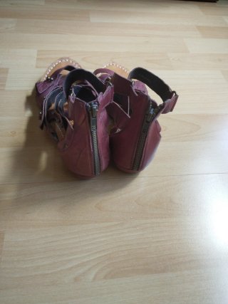 Sandalias de piel marrón al tobillo