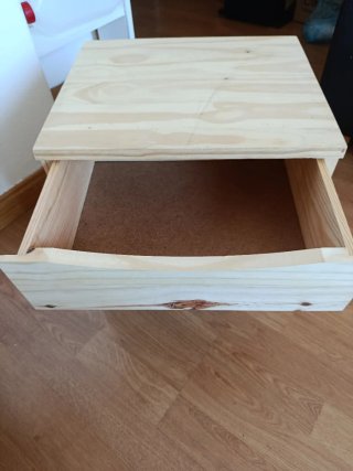 Estantería de madera con 3 cajones