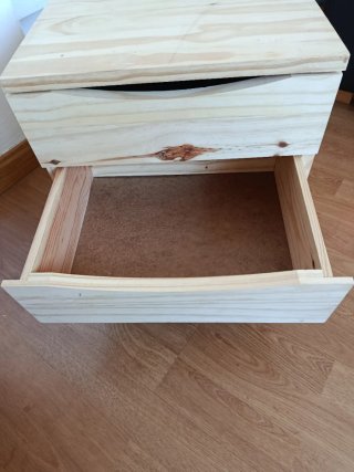 Estantería de madera con 3 cajones