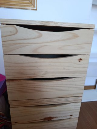 Estantería de madera con 3 cajones