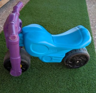 Moto Feber Morada y Azul