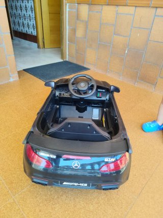 Coche eléctrico infantil Mercedes AMG