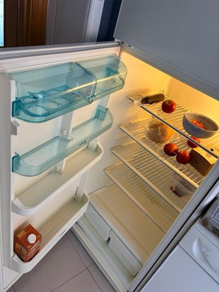 Cocina completa con muebles y electrodomésticos