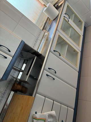 Cocina completa con muebles y electrodomésticos