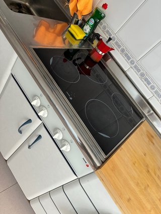 Cocina completa con muebles y electrodomésticos