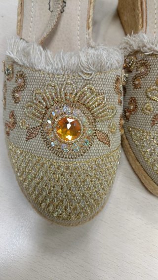 Sandalias Z.R.C. Beige y Doradas Talla 37