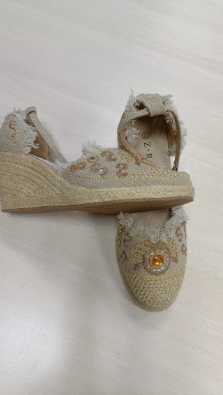 Sandalias Z.R.C. Beige y Doradas Talla 37