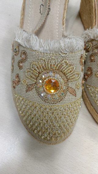 Sandalias Z.R.C. Beige y Doradas Talla 37