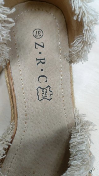 Sandalias Z.R.C. Beige y Doradas Talla 37