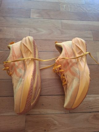 Asics Nova Blast 5 Naranja