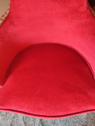 Butaca descalzador terciopelo rojo
