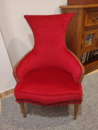 Butaca descalzador terciopelo rojo