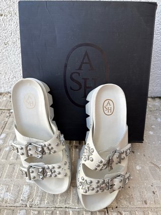 Sandalias ASH blancas con tachuelas