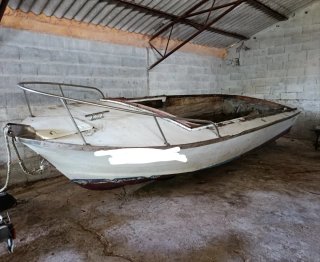 Casco de lancha en venta
