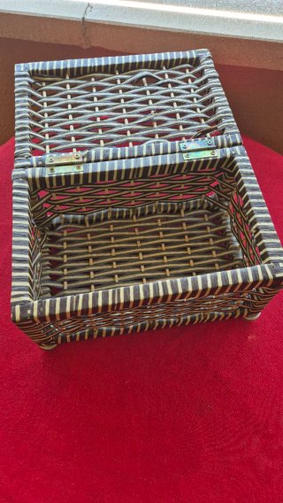 Caja de bambú y mimbre