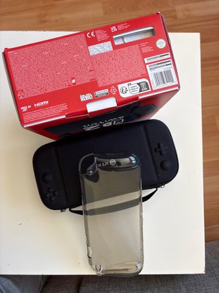Nintendo Switch 2 + fundas + estuche