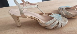 Zapatos de fiesta Menbur dorados y plateados