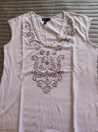 Camiseta Zara rosa con pedrería
