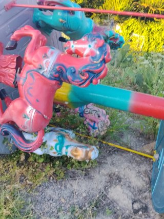 Carrusel de caballos de feria