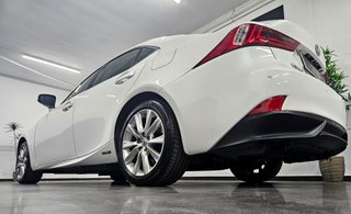 LEXUS IS 300h Executive -74.000km-