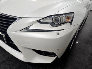 LEXUS IS 300h Executive -74.000km-