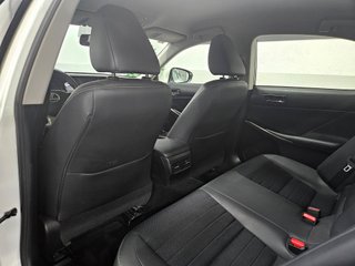 LEXUS IS 300h Executive -74.000km-