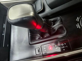 LEXUS IS 300h Executive -74.000km-