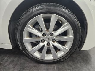 LEXUS IS 300h Executive -74.000km-