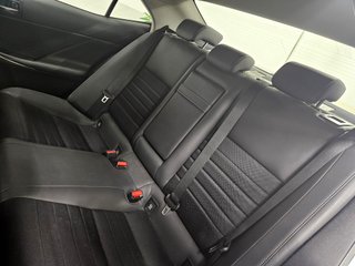 LEXUS IS 300h Executive -74.000km-
