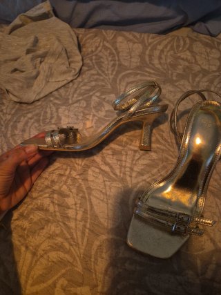 Sandalias doradas Bershka talla 35