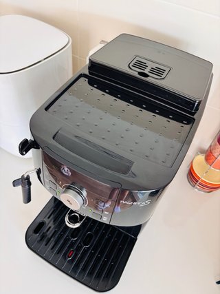 Cafetera DeLonghi Magnifica S Negra