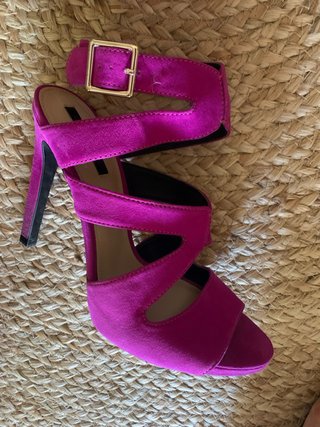 Sandalias ante fiesta fucsia Zara 39 .