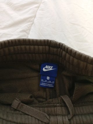 Pantalón chándal Nike verde oliva