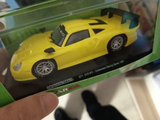 Coche Slot Porsche GT1 EVO 911 Amarillo
