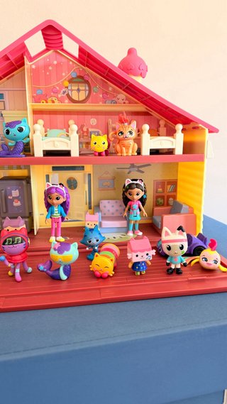 Casa Muñecas Gabby con 20 Figuras