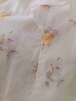 Blusa floral M volantes a estrenar