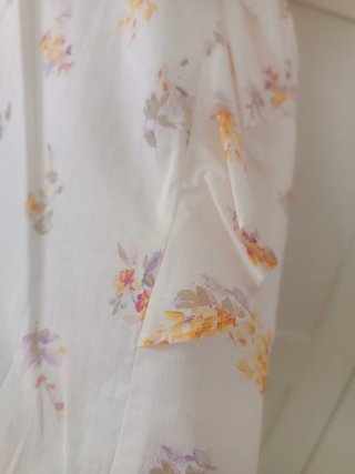 Blusa floral M volantes a estrenar