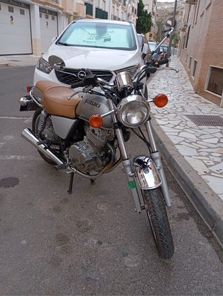 Suzuki TU250X Moto Naked Marrón/Plata