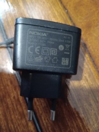 Adaptador de corriente Nokia
