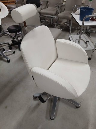 SILLÓN DE PIEL PARA PELUQUERÍA